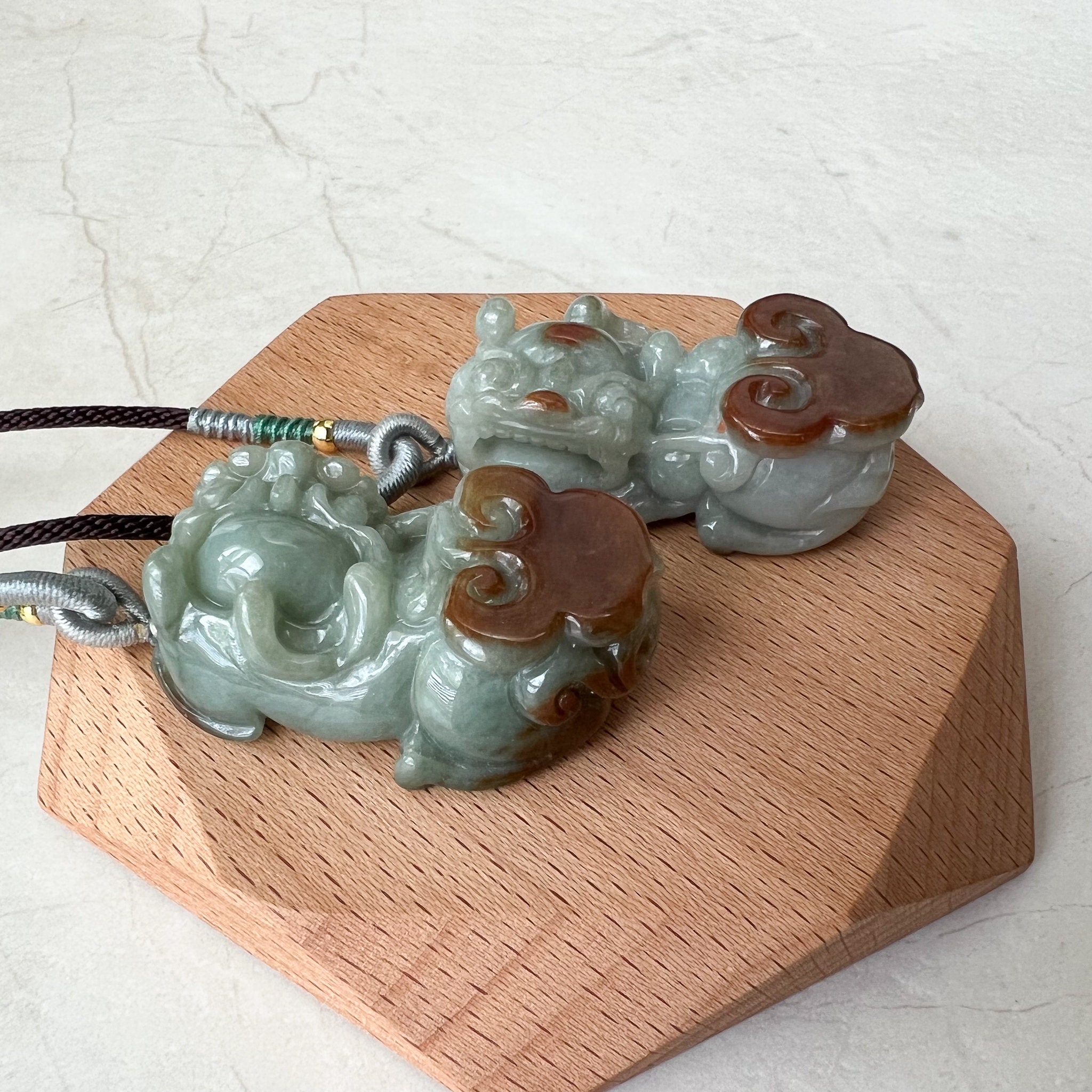 翡翠（ひきゅう）、赤緑翡翠、龍獅子の中国彫刻ペンダント（ペア）、YJ