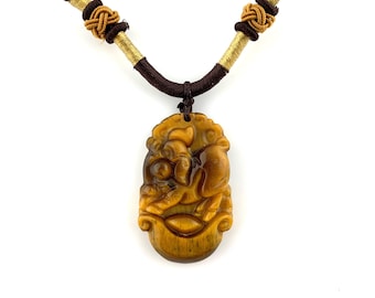 Collar con colgante tallado del zodíaco chino del Cerdo Ojo de Tigre, YW-0110-1646934912