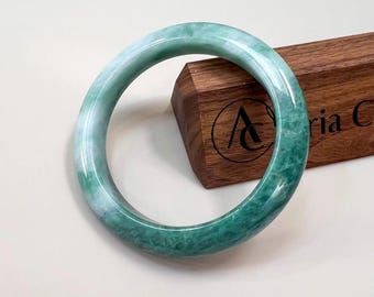 Brazalete de jadeíta birmana tipo A, verde jaspeado, de 58,6 mm (clásico)