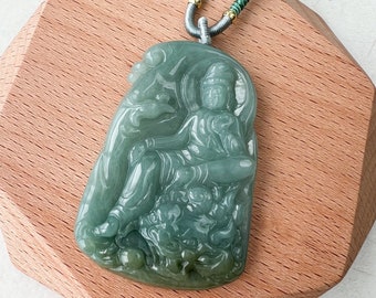 Collar con colgante semitranslúcido tallado de jadeíta verde Guan Yin Kwan Yin protegido por el dragón Avalokitesvara, YJ-1221-0210825