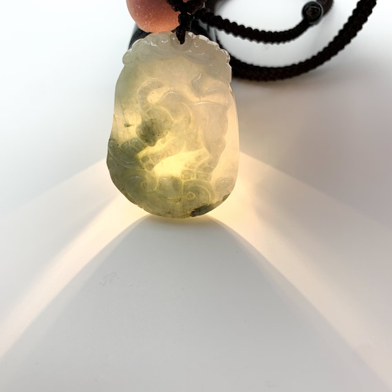石笛　翡翠 ２４１０１８－２ Jadeite Jade Ox Bull Cow Chinese Zodiac Carved Pendant