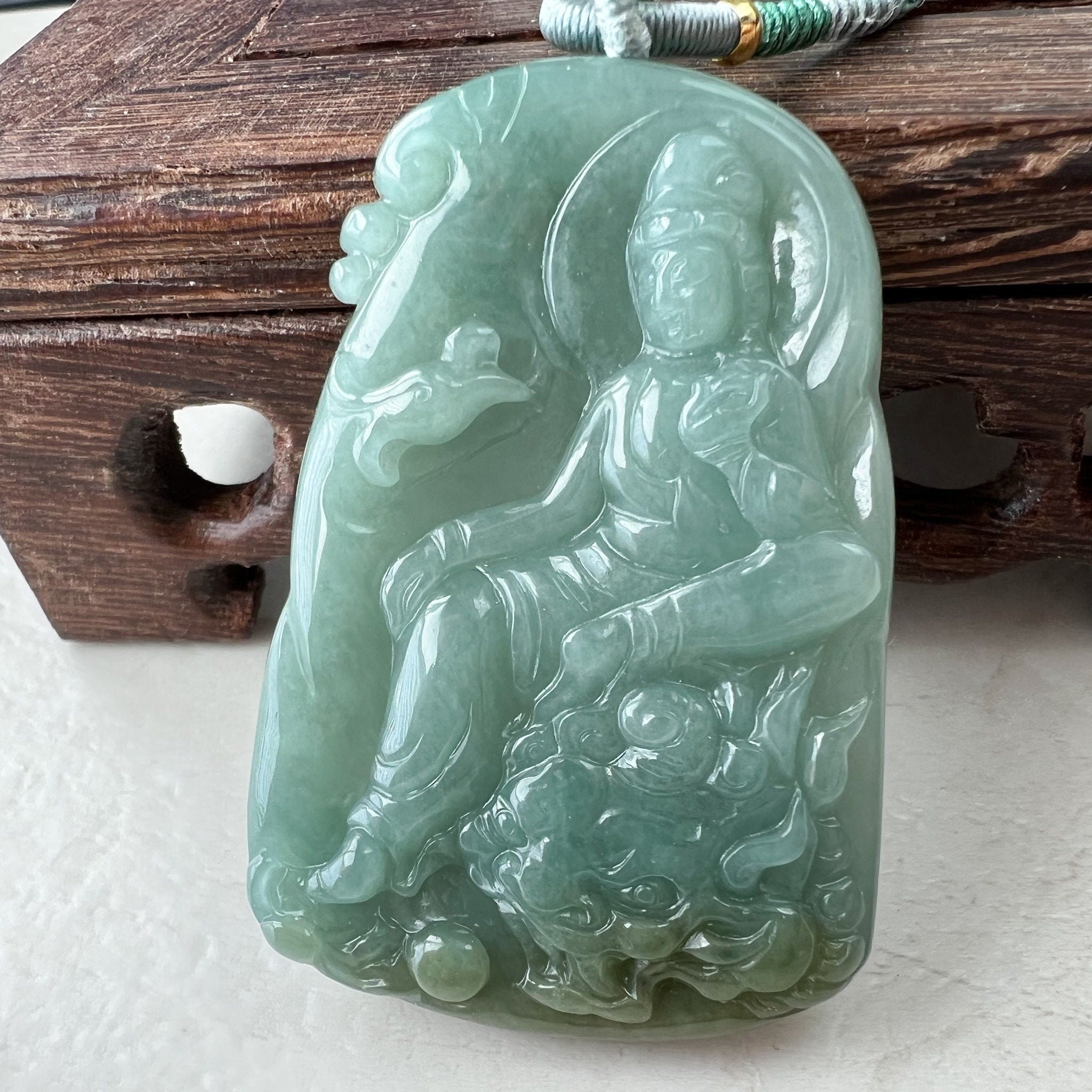 高品質❣️天然本翡翠　精美品、高氷藍水超細工手彫り観音様ペンダント　鑑定書付き 緑翡翠の観音菩薩（龍に守られた観音菩薩）半透明彫刻ペンダント
