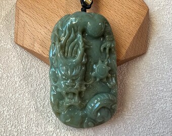 Duży, zielony naszyjnik z jadeitowym smokiem z chińskim znakiem zodiaku, ręcznie rzeźbiony, YJ-0722-0004925