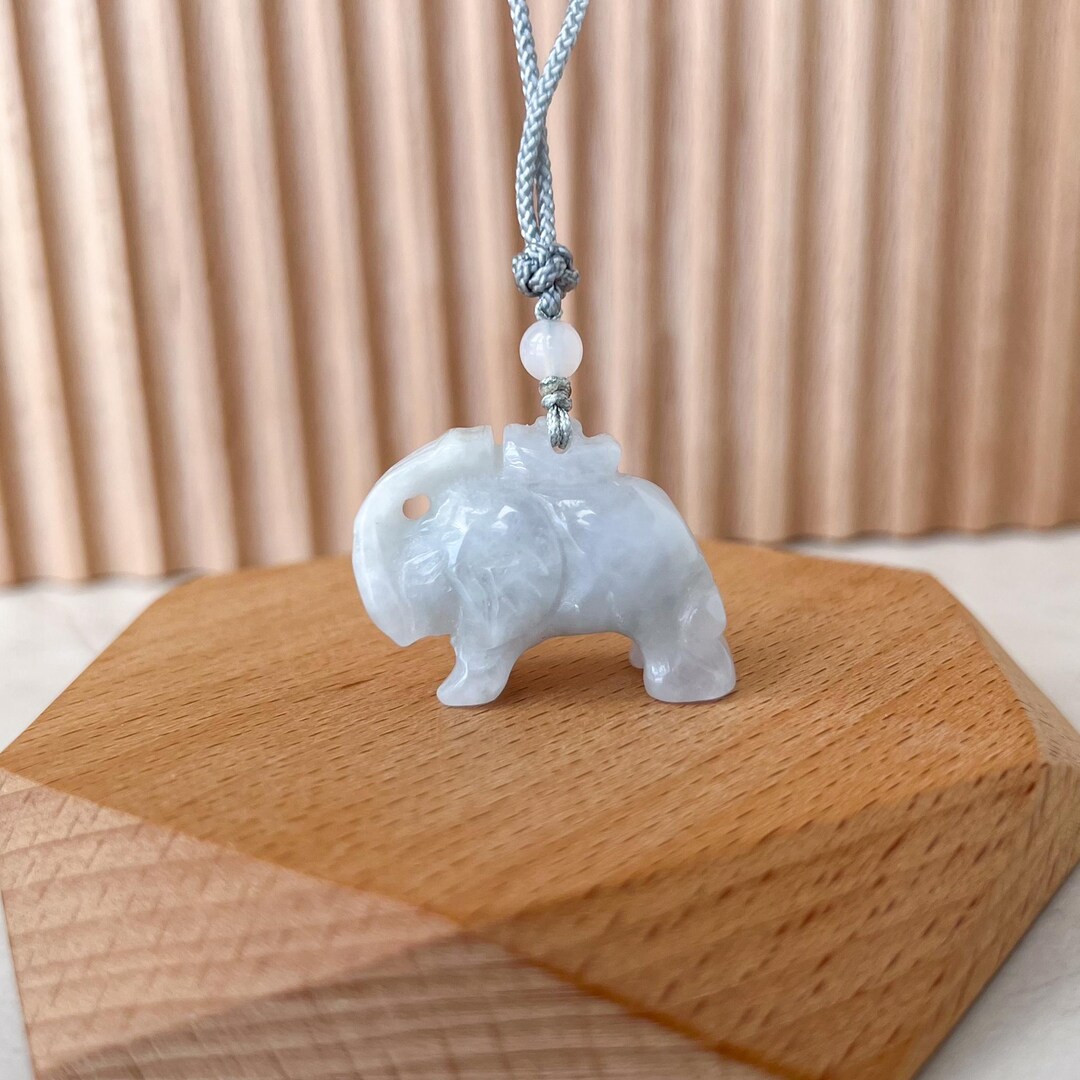翡翠の象の手彫りネックレス、XY-0223-1746482658 - Etsy 日本