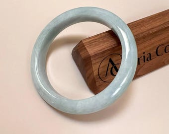 Brazalete de jadeíta birmana tipo A, color verde grisáceo claro, de 60,0 mm (clásico)