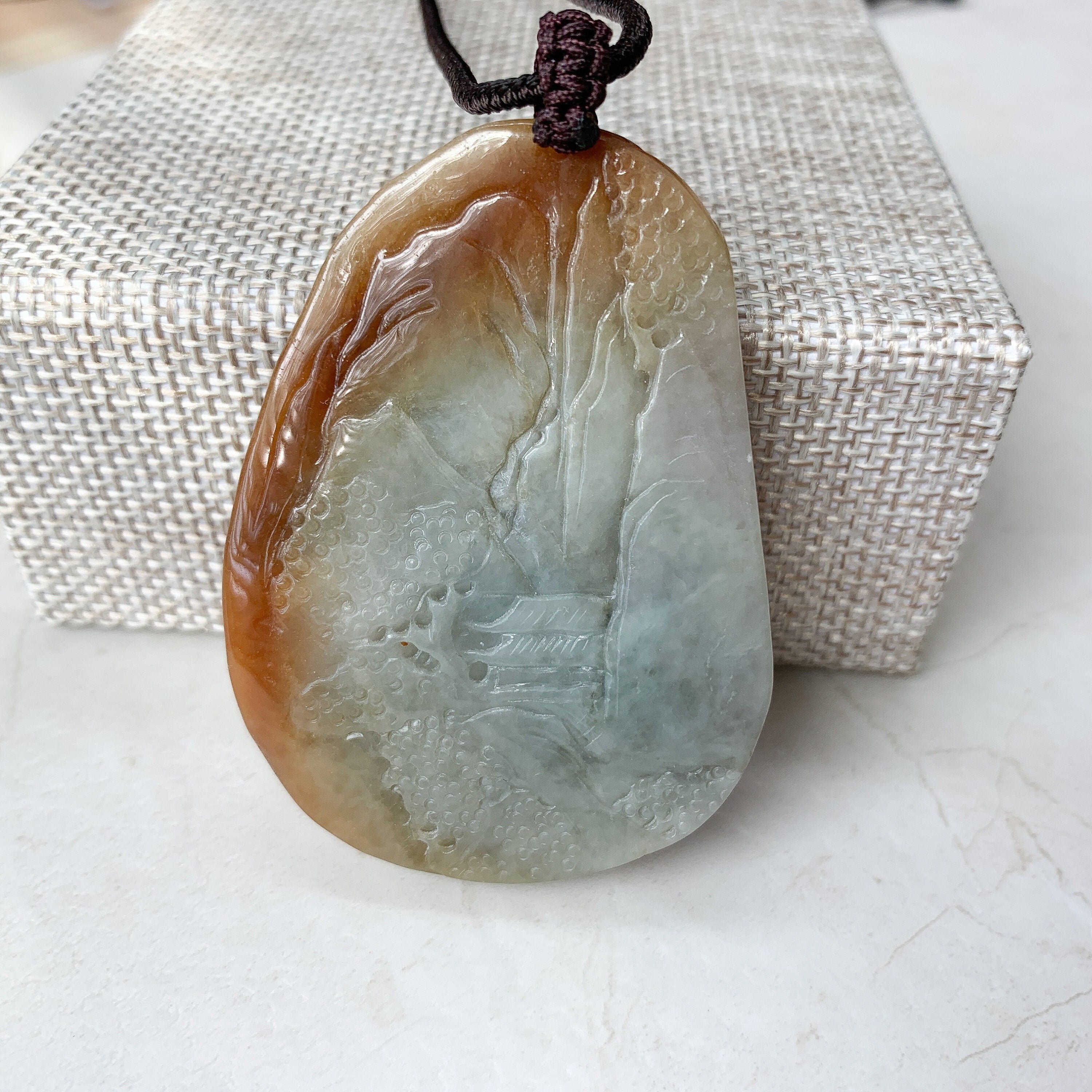 翡翠彫刻ペンダント 山水図 Amazon.co.jp: 風水 翡翠 ネックレス 天然 氷 翡翠 風景 山川