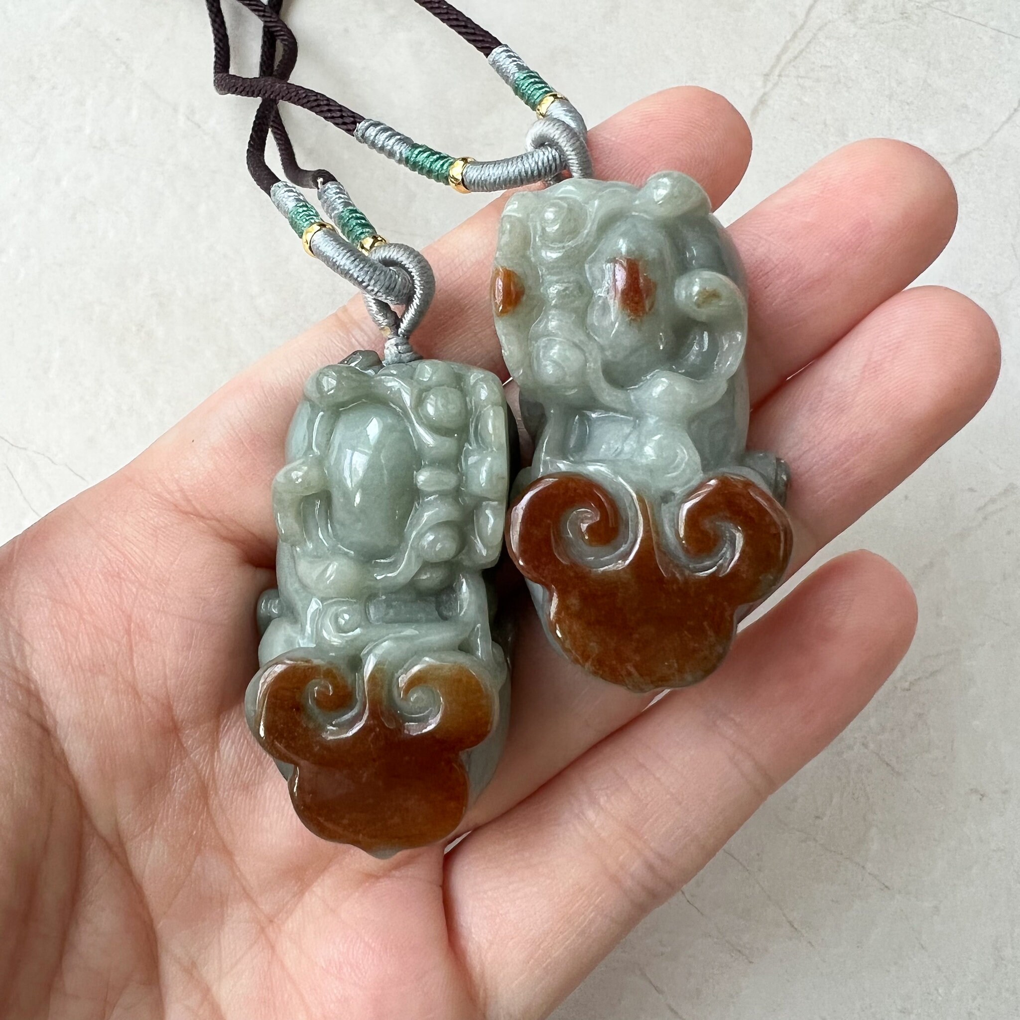 翡翠（ひきゅう）、赤緑翡翠、龍獅子の中国彫刻ペンダント（ペア）、YJ