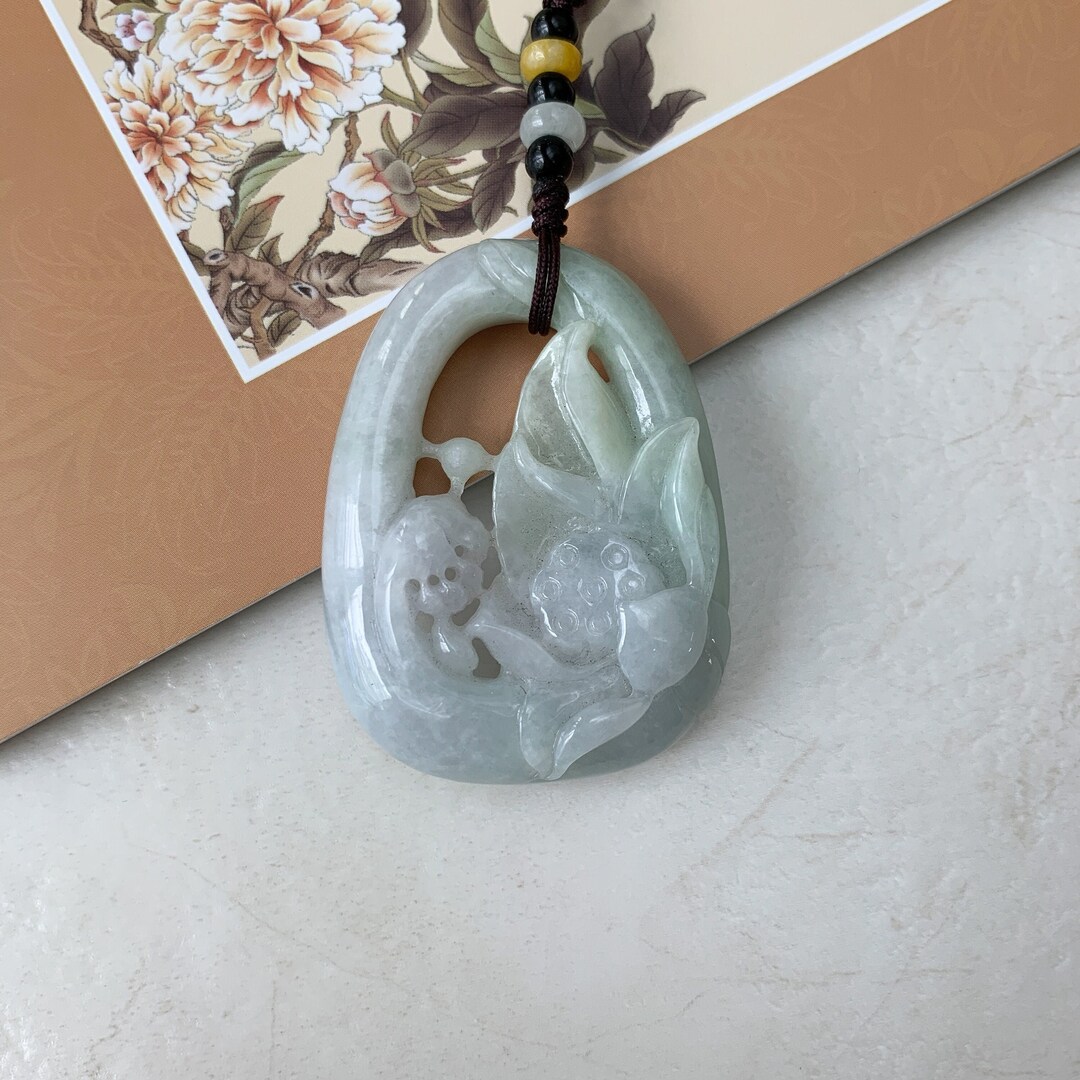 大ぶり厚手 翡翠彫刻ペンダント 魚×蓮モチーフ 如意意匠 上質感あり 翡翠蓮の花モチーフ手彫りネックレス、YJ-0321-0430260 - Etsy 日本