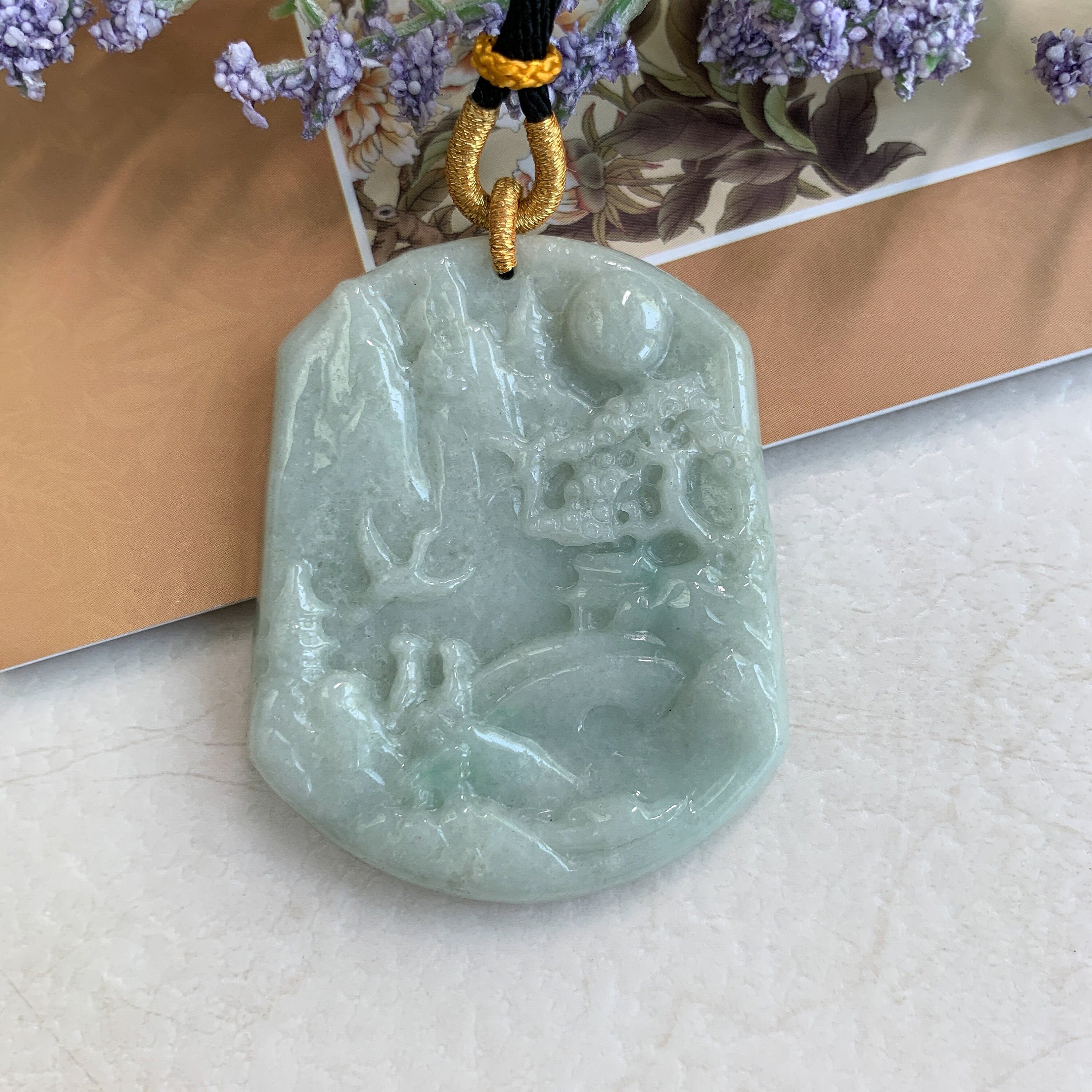 No.9176天然石本翡翠2色山景彫りネックレス