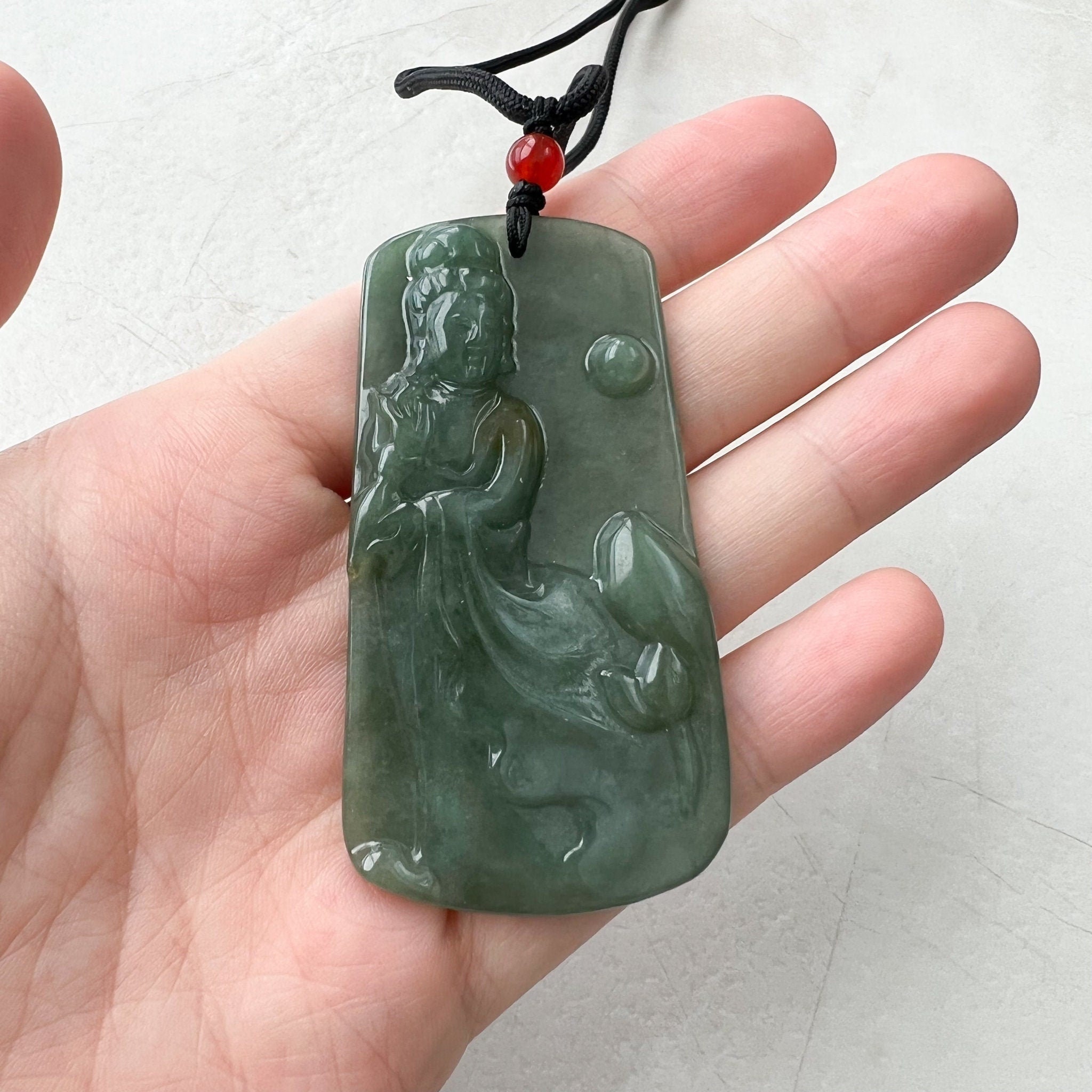 翡翠製観音菩薩半透明彫刻ペンダントネックレス、観音、Quan Am、YJ