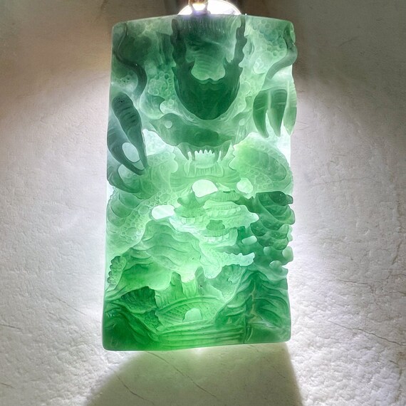 天龍風景ペンダント、グリーンジェダイト翡翠龍手彫りペンダント、18K