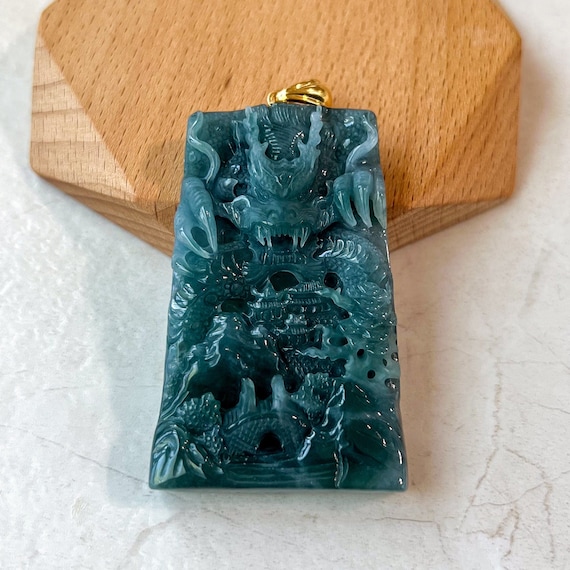 天龍風景ペンダント、グリーンジェダイト翡翠龍手彫りペンダント、18K