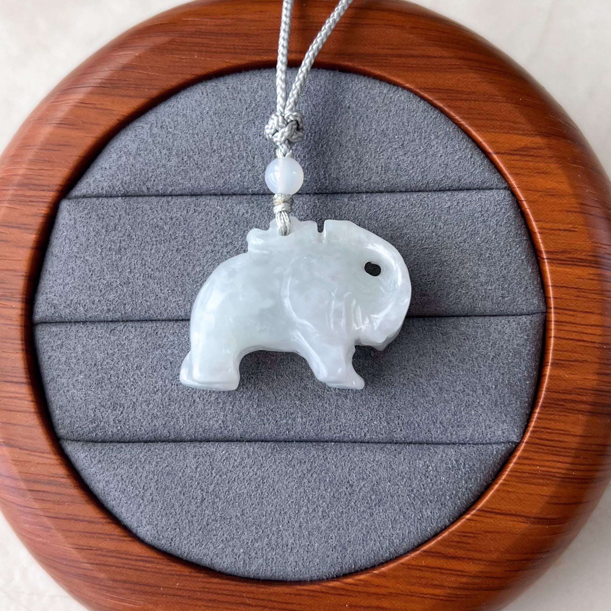 翡翠の象の手彫りネックレス、XY-0223-1746482658 - Etsy 日本