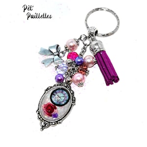 Porte-clés paillettes et perles avec décor en résine- Horloge féerique - Décoration unique - Cadeau insolite en retard