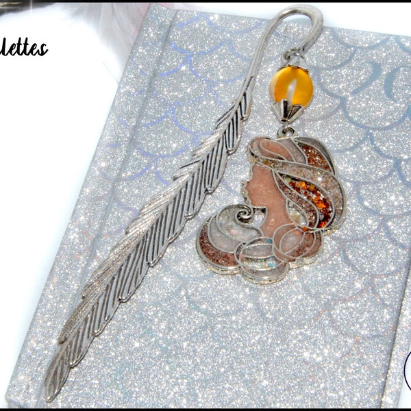 Marque page en metal argente avec pendentif decore a la main en resine et paillettes, marque page princesse, cadeau de noel