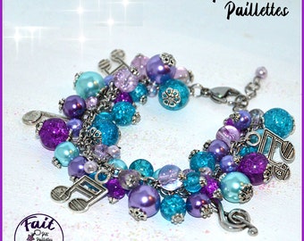 Bracelet en perles de verre, bracelet fantaisie bleu et violet, bijou unique, bracelet coloré, thème musique, idée cadeau femme
