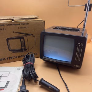 Televisión portátil soviética antigua y rara de la URSS Elektronika 409D