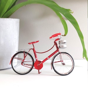 Blechdosen-Fahrrad-Ornament: Handgemachtes Cruiser Fahrrad mit Korb