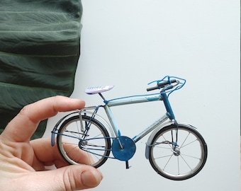 Fahrradskulptur aus Blechdosen: Upcycled Cruiser Bike, Schreibtischdeko