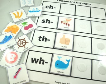 Könnte beinhalten: Ein Satz von Karteikarten mit Konsonanten-Digraphen und entsprechenden Bildern. Die Digraphen sind 'ch', 'sh', 'th' und 'wh'. Die Bilder beinhalten ein Schiff, ein Schaf, einen Daumen und einen Wal.