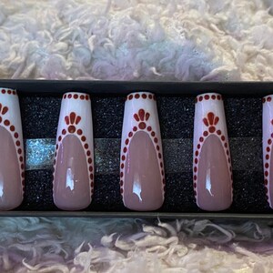Henna Inspired French Tip press-ons