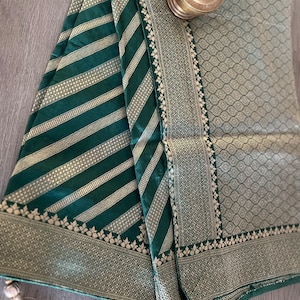Green Munga Silk Saree: Lehriya Zari Woven Designer Saree