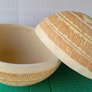 Extra large handmade and natural calabash bowls crafted for different purposes. Paintings,Sprays,Servings,decorations bowls with hard shell