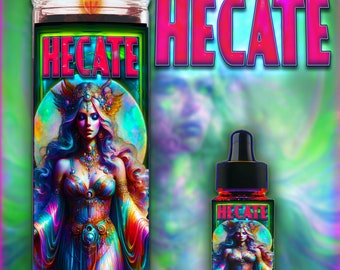 Może przedstawiać: Świeca i butelka oleju z kolorowym obrazem kobiety z koroną i skrzydłami. Tekst "HEcate" znajduje się zarówno na świecy, jak i na butelce.