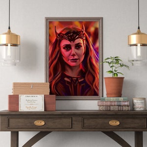 Puede incluir: Un retrato enmarcado de una mujer con cabello rojo que lleva una diadema roja. La mujer mira al espectador con una expresi&oacute;n seria. El fondo es una imagen borrosa de una ciudad de noche.