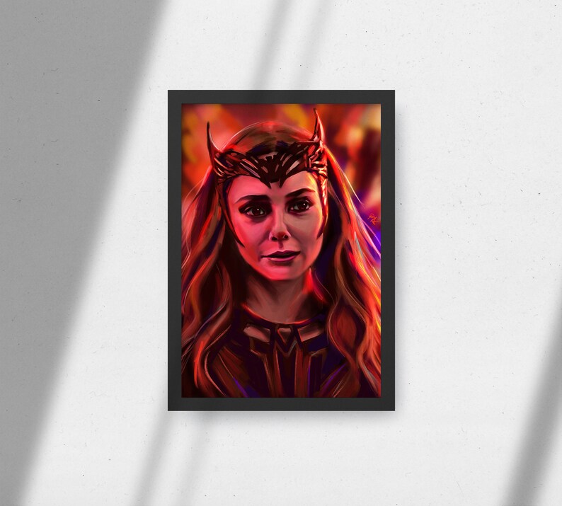 Puede incluir: Una pintura digital de una mujer con el pelo largo y rojo que lleva una corona negra y roja. Tiene una expresi&oacute;n seria en su rostro y mira directamente al espectador. El fondo es un desenfoque de colores rojos y naranjas.