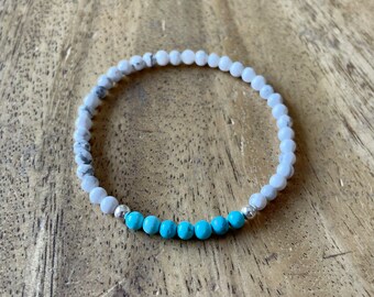 Howlite, turquoise en zilveren armband!