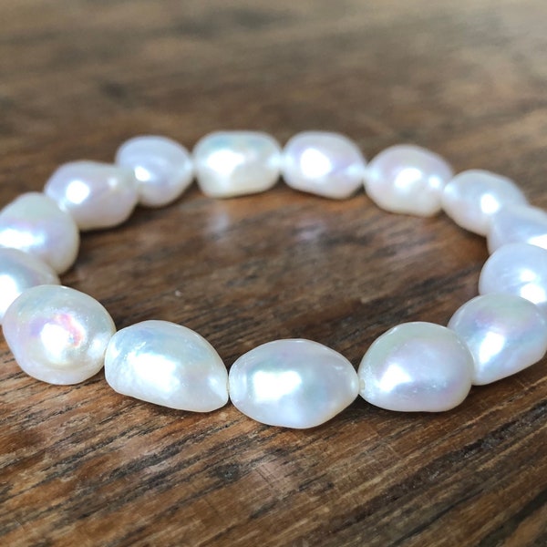 Beautiful, big, baroque pearl bracelet!