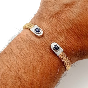 Bracelet manchette en argent plaqué or avec saphirs