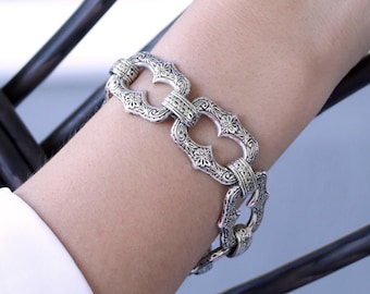 Pulsera bizantina de plata tallada. Joyería griega hecha a mano.