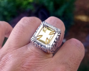 Djärv korsring för män. Silver religiösa smycken för honom.