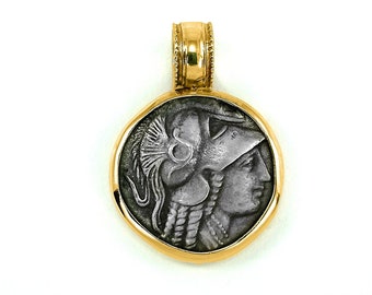 Pendentif Athéna en or : réplique d'une pièce de monnaie grecque antique en argent