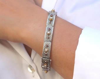 Pulsera bizantina de plata con perlas y circonitas. Joyería griega hecha a mano.