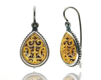 Geschnitzte Bicolor Ohrringe aus Silber. Handgemachter griechischer Schmuck. Geschenk für Sie
