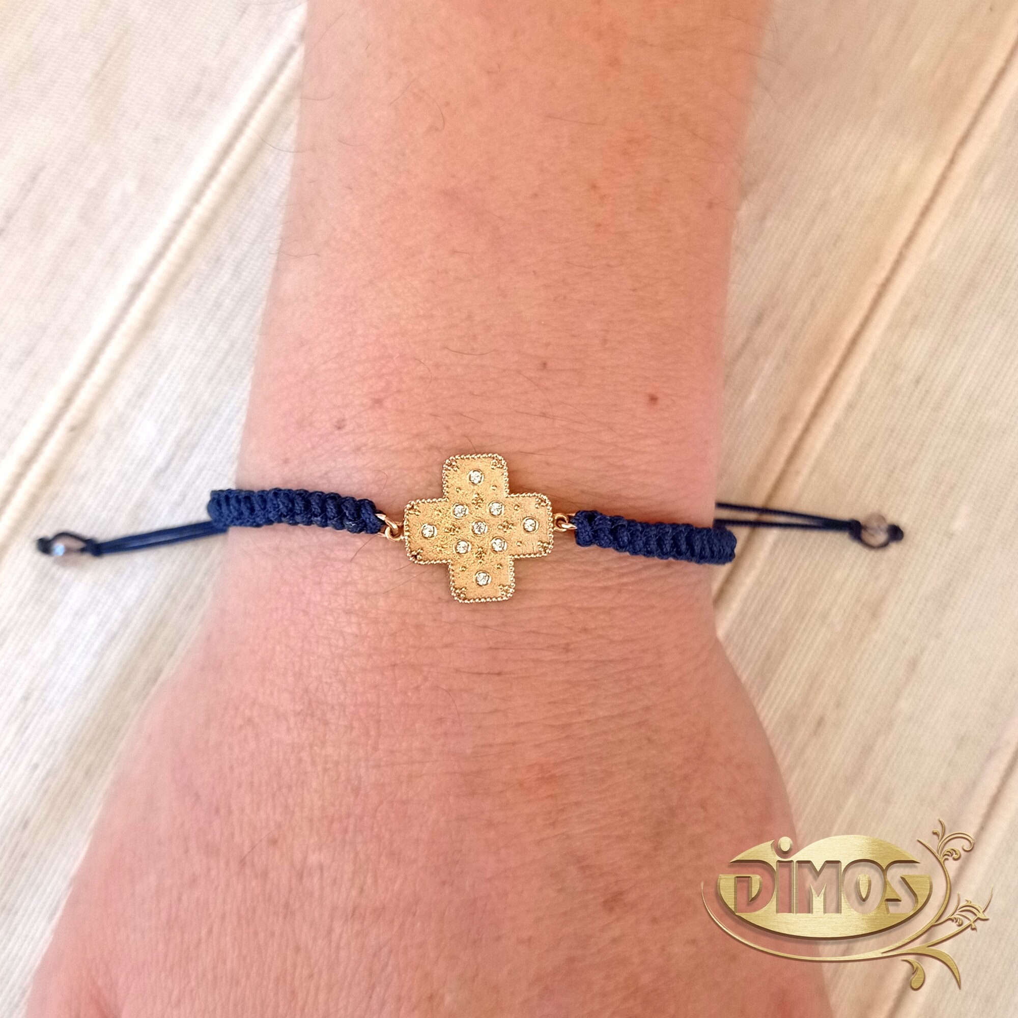 Handgemachtes Makramee Armband Mit Anker – Goldfarben Auf Beigem Band, Größenverstellbar, Inkl. Geschenkverpackung