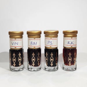 Pure Agarwood Oud Oil – 1ml/3ml/12ml. Strong sweet & woody scent lasts 5 hours. Available: Vietnam, Kohkong, Burma, Pursat