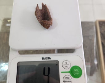 KYNAM - sinking - special agarwood pieces - 4 grams - having good shape to make pendant, charms.