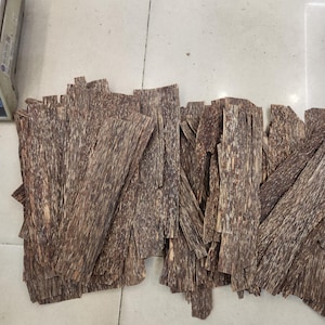 100 g Flat Agarwood Incense Oud from Vietnam – 5 Premium Grades (0.7–0.9 mm) | Coreless Resin Slices for Aromatherapy & Home Fragrance