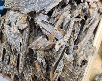 20gr Best quality Vietnam Agarwood (Oud) - natural - grade Triple Super - Free shipping - Best sweet when heating on charcoal