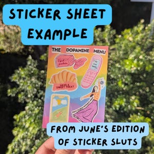 K&ouml;nnte beinhalten: Ein rechteckiger Aufkleberbogen mit dem Titel THE DOPAMINE MENU, der bunte Illustrationen wie ein rosa Klapphandy, ein Croissant, eine Tarotkarte und eine tanzende Person zeigt. Der Text umfasst "call your bestie," "HAVE A SWEET TREAT," und "DANCE TO YOUR FAVOURITE SONGS."