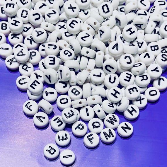 400x White English Alphabet Black Letter 7mm Flat Round Beads