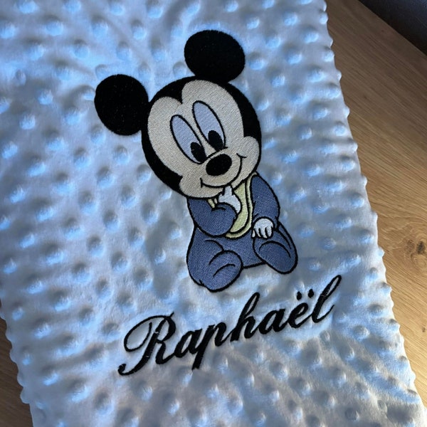 Plaid couverture minky broder Mickey Minnie avec prénoms bleu rose blanc gris disney cadeaux naissance