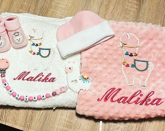 coffret ensemble naissance baby gril motif lama entierement brodé 6 pieces