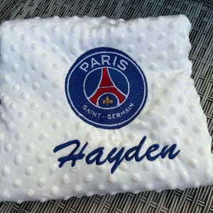 Magnifique  couverture Plaid Paris PSG idée cadeaux naissance bébé bleu rose blanc