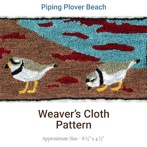 Puede incluir: Un patrón de tejido de telar para una alfombra que representa dos chorlitos de collar en una playa con agua roja y azul. El patrón mide aproximadamente 8,5 pulgadas por 4,5 pulgadas.