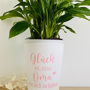 Blumentopf inkl. Schriftzug Glück ist eine Oma wie dich zu haben in deiner Wunschfarbe perfektes Geschenk für die Oma Rosa